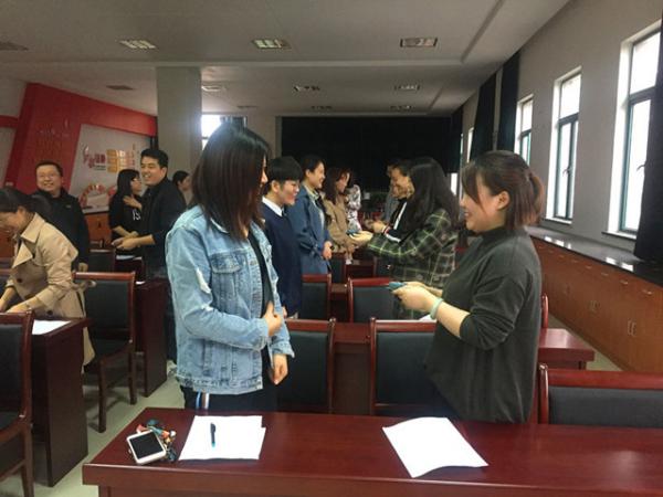 11082師徒結(jié)對(duì) 亦師亦友 共同成長(zhǎng)——記2019年秀水中專新老教師“師徒結(jié)對(duì)”簽約儀式-蔣雯3_副本.jpg