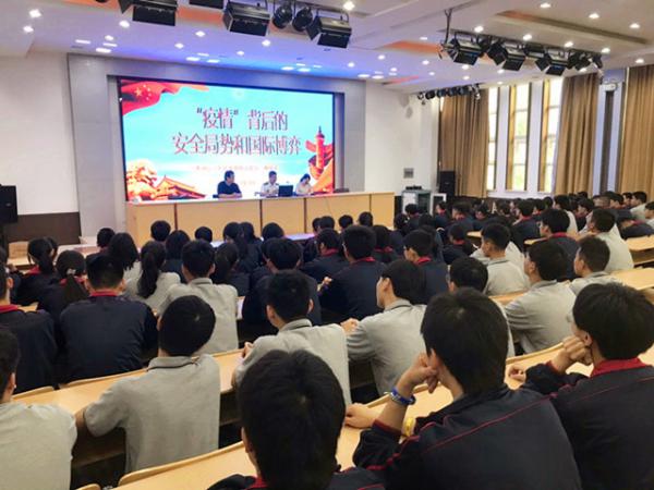 0916國防教育進校園 同心共筑強國夢——秀水中專開展國防教育專題講座-顧君2_副本.jpg