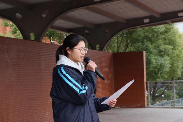 學(xué)生代表發(fā)言.jpg